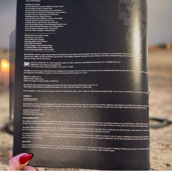 Sons of Anarchy Collector's Edition Book - Picture 7 of 8